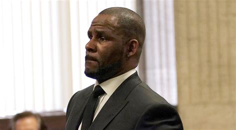 r kelly arrested in chicago on federal sex crime charges