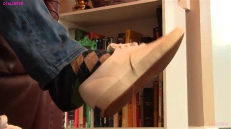 Caroline Keds Shoeplay In Argyle Socks Preview Hd Porn 5e