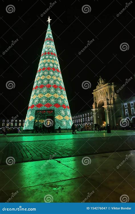lisbon portugal december  christmas tree  commerce square praca  comercio