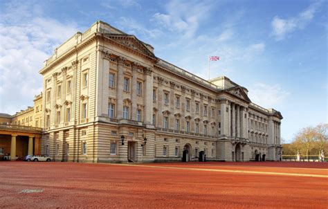 grand entrance  buckingham palace ultravilla