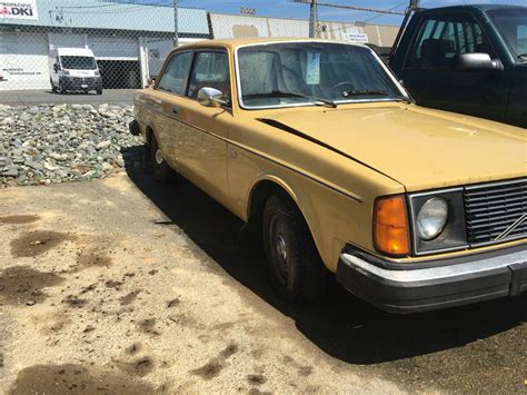 volvo dl  yellow  door sedan vin vcm odo reading km