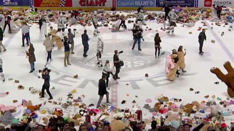 The Hershey Bears Set A New World Record With Their Teddy Bear Toss