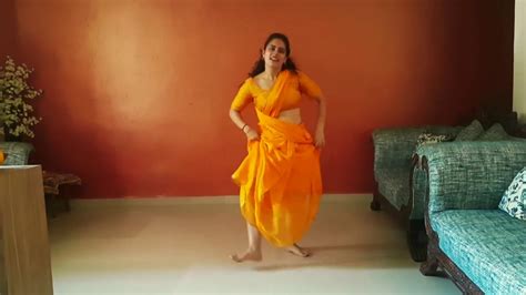 jimikki kammal dance girl in saree youtube