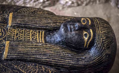 egypt cracks open  newly discovered ancient female mummy thuya