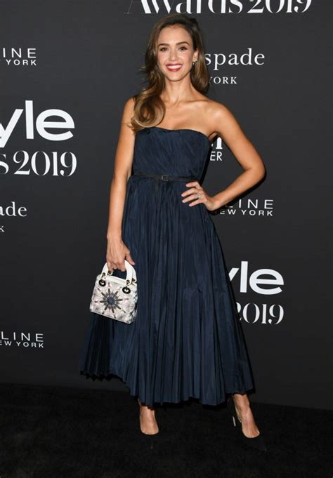 jessica alba in christian dior 2019 instyle awards