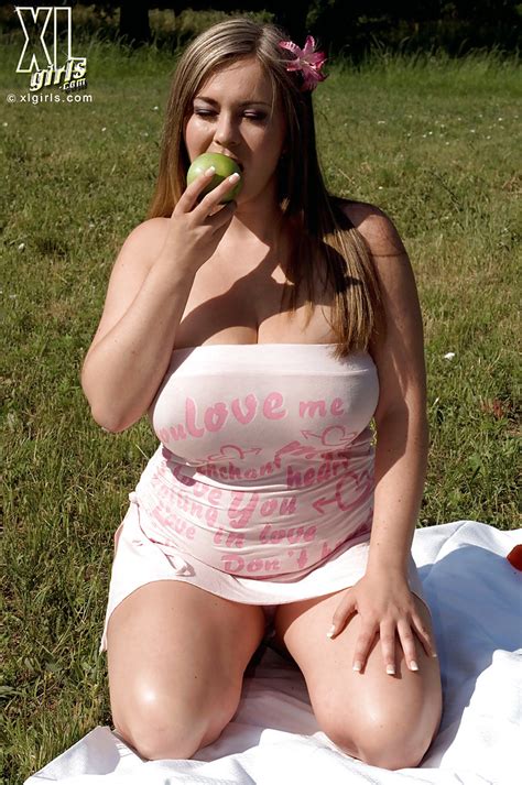 big titted plumper gets naked on the picnic and masturbates fiercely