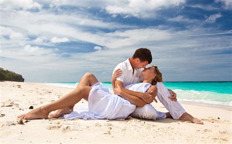 love romance kiss summer sea beach romantic couple hd wallpapers