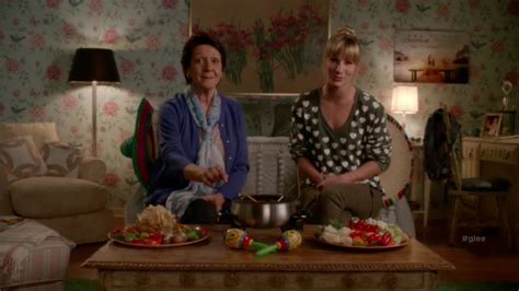 glee episode 606 recap what the world needs now is lesbian love autostraddle