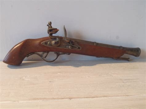 replica van een antiek vuursteenpistool  eeuw catawiki