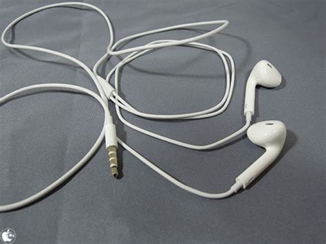 apple forgets  put remote  mic  ipod touch earpods