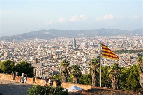 montjuic hill sightseeing barcelona