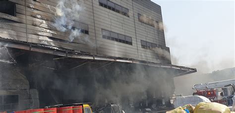 south korea warehouse fire kills 25 punch newspapers