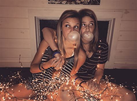 Pin By Hannah Clay On Besties ☻ Mirror Selfie Besties Bubble Gum