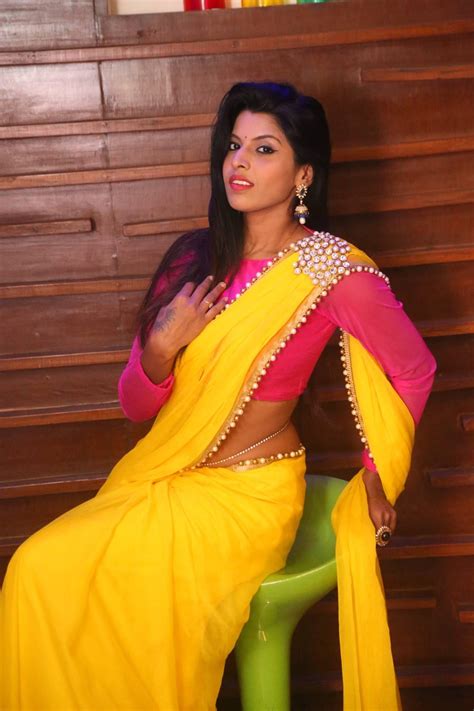 Manisha Pillai Hot Saree Pics