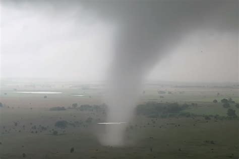storm chaser   drone  follow tornado amazing footage ensues techeblog