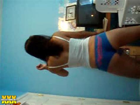 sexy teenage babe shake and twerk her booty on webcam video download