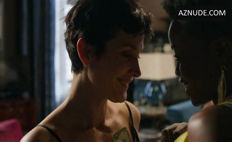 adaku ononogbo carrie anne moss underwear lesbian scene in jessica