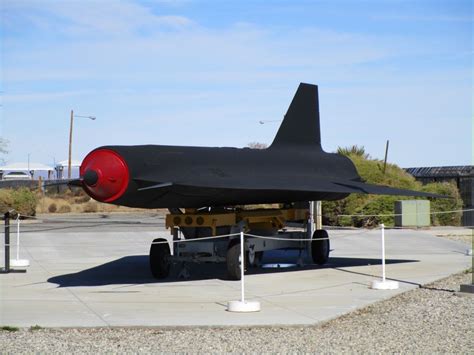 lockheed   reconnaissance drone blackbird park spy drone lockheed sr  delta wing