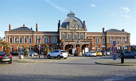 railway stations  britain railway station railway station