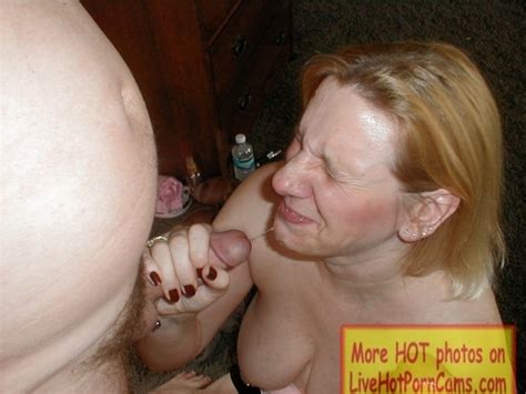 Mature Webcam Milf Gives Handjob And Tugs Until