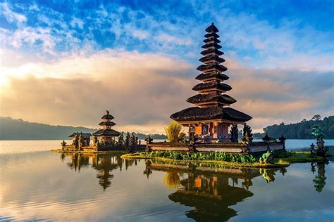 reasons  visit indonesia destination vacation  perfect days