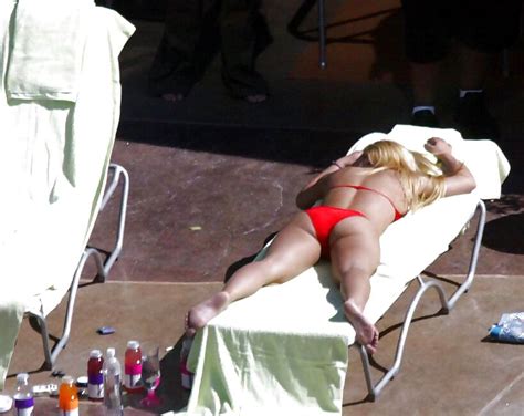 britney spears ass n feet to jerkoff and cum over 8 pics