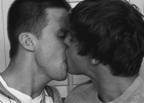 Gay Men Tongue Kissing Sex Nude Celeb