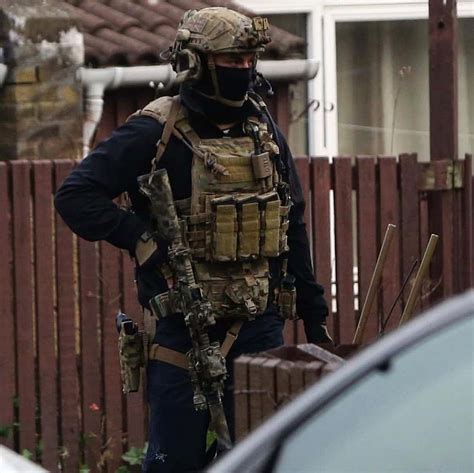 british sas operator   raid  london  militaryporn