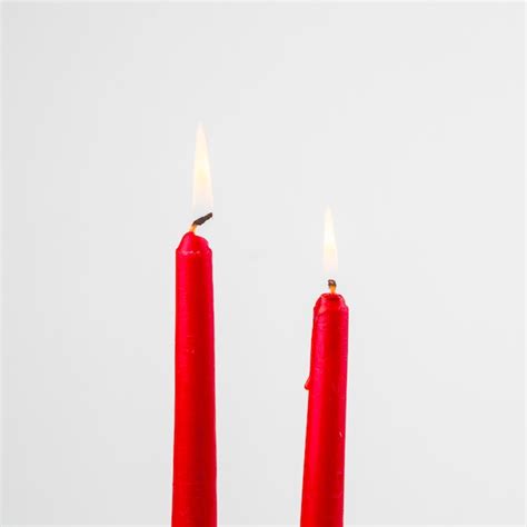 photo burning red candles