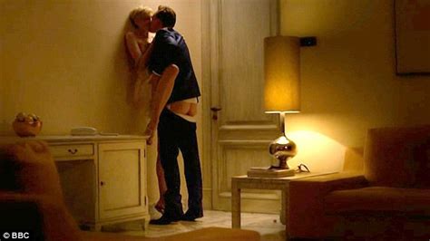 Tom Hiddleston S Sex Scenes On The Night Manager Sends