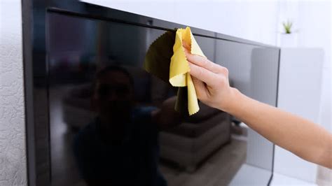 clean  tv screen  damaging  asurion