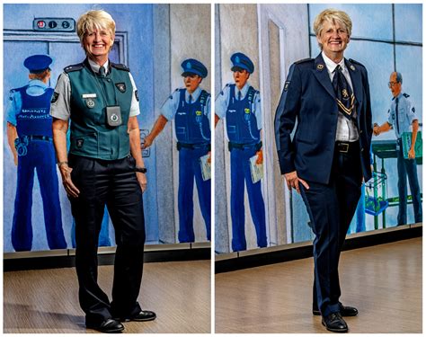douaniers krijgen nieuw uniform ontworpen door mart visser ze gaan er net wat stoerder van