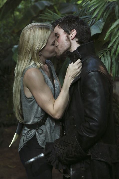 Emma Swan And Captain Hook Captain Swan Colin O Donoghue Once Upon