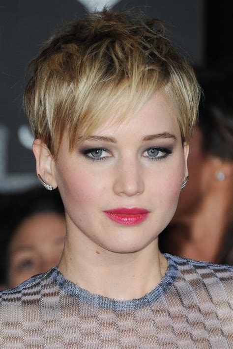 25 Best Short Hair Styles Bobs Pixie Cuts And More Celebrity