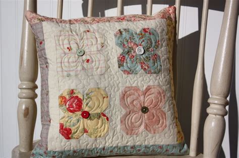 Pin By Shelley Louise On Quilterest Bags Pillows