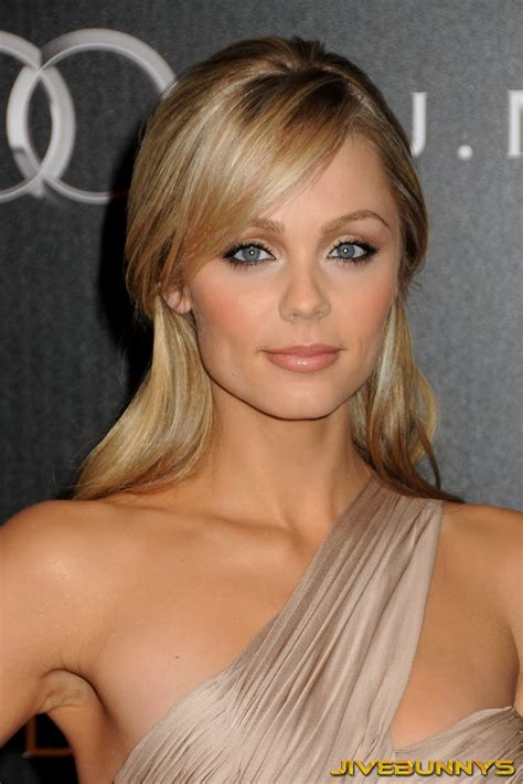 actress laura vandervoort vidéos pour adultes