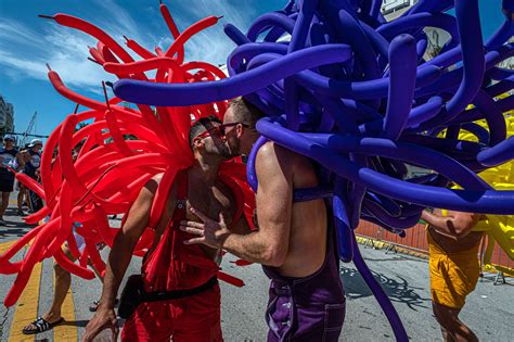 así fue la celebración del desfile del orgullo gay 2021 en miami beach