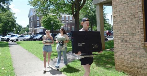 maryville college welcomes large first year class on move in day news