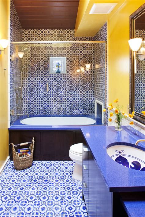 luxury bathroom design ideas  contrasting color schemes