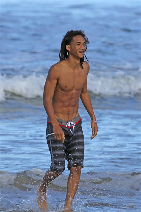 Jaden Smith Shows Off Six Pack Abs During Smiths Beach Holiday – Celeb