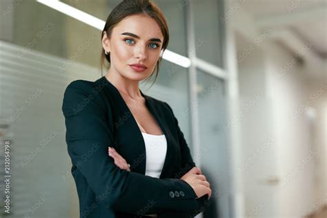 Beautiful Business Woman In Office Portrait Stock Foto Adobe Stock