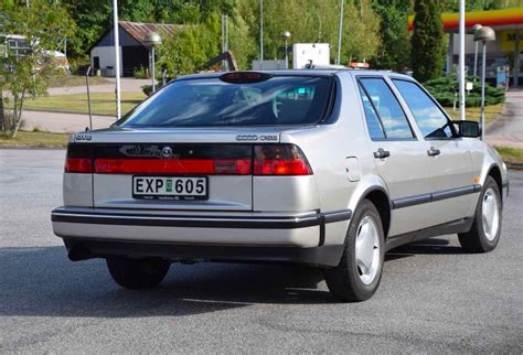 saab  auctioned  sweden   record price