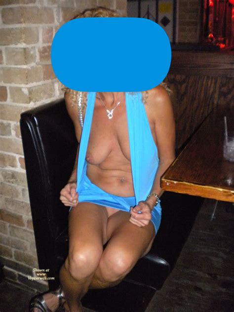 topless amateur fun night in the bar february 2010 voyeur web
