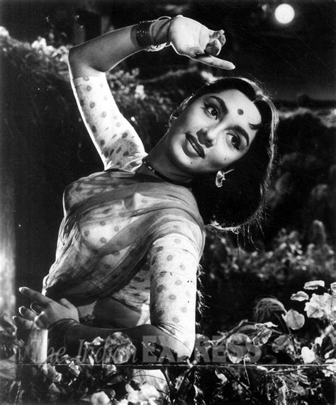 Sadhana Unseen Pictures Of Bollywoods Timeless Beauty From Express