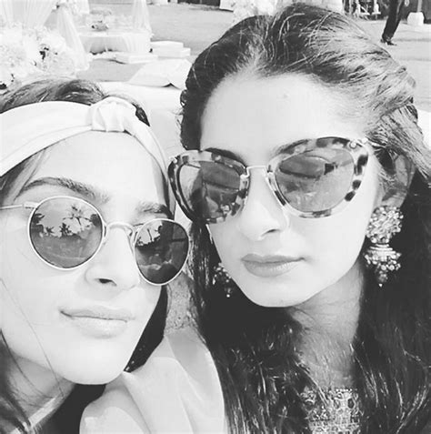 Style Alert Sisters Sonam Rhea Kapoor Rocks Neerja Promotions Together