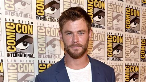same sex marriage chris hemsworth puts his support behind yes for