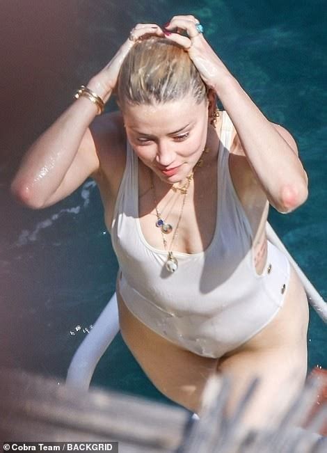 amber heard showed tits in revealing bikini at amalfi coast the fappening