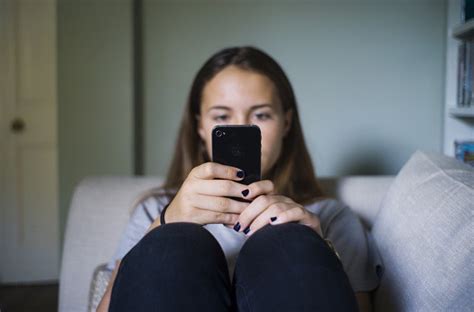 avoid texting   science shows   psychologically messing