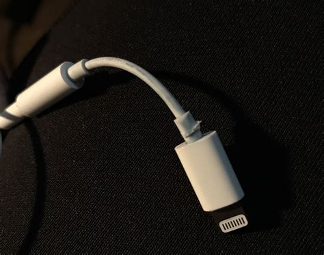 iphone  mm headphone jack dongle appears     poor quality