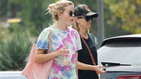 Reese Witherspoon And Ava Phillippe Are Identical Twinning